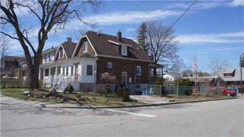 36 Robert St, House detached with 2 bedrooms, 2 bathrooms and 2 parking in Toronto ON | Image 2