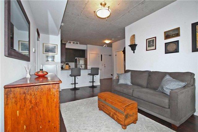 506 - 400 Wellington St W, Condo with 2 bedrooms, 2 bathrooms and 1 parking in Toronto ON | Image 3