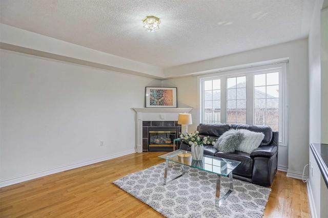 553 William Berczy Blvd, House attached with 3 bedrooms, 3 bathrooms and 3 parking in Markham ON | Image 3