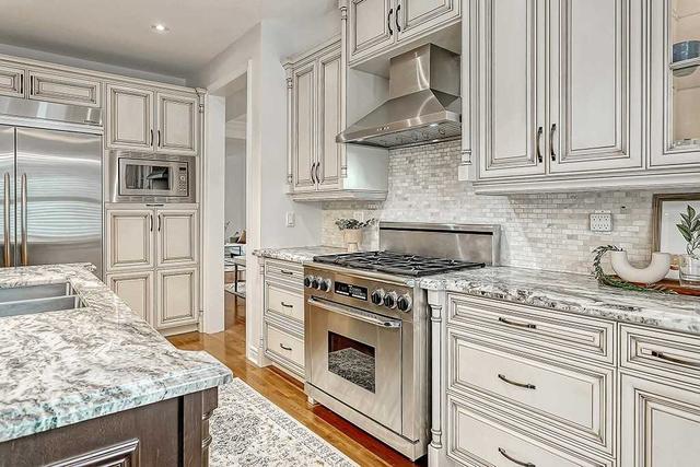 5401 Duchess Crt, House detached with 4 bedrooms, 4 bathrooms and 5 parking in Burlington ON | Image 3