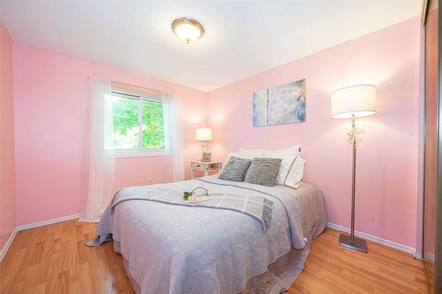 36 O'halloran Cres, House attached with 3 bedrooms, 3 bathrooms and 3 parking in Toronto ON | Image 8