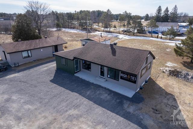 5785 County Rd 17 Highway, House detached with 2 bedrooms, 2 bathrooms and 20 parking in Alfred and Plantagenet ON | Image 12