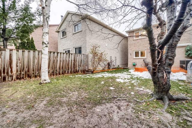 2463 Grindstone Crt, House detached with 3 bedrooms, 3 bathrooms and 3 parking in Mississauga ON | Image 32
