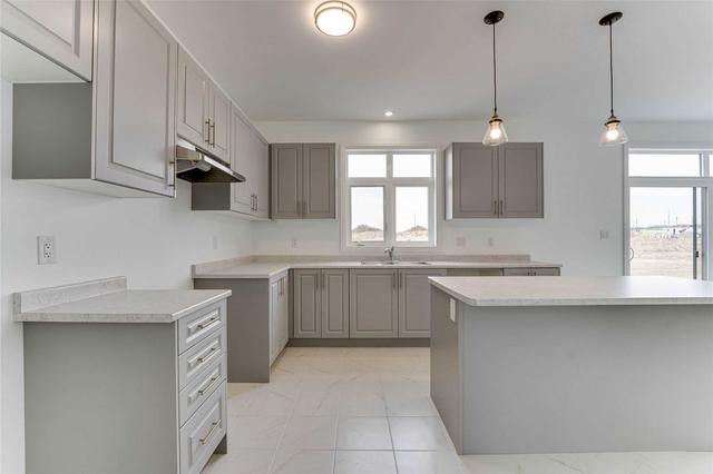 15 Copperhill Hts, House detached with 5 bedrooms, 4 bathrooms and 4 parking in Barrie ON | Image 2
