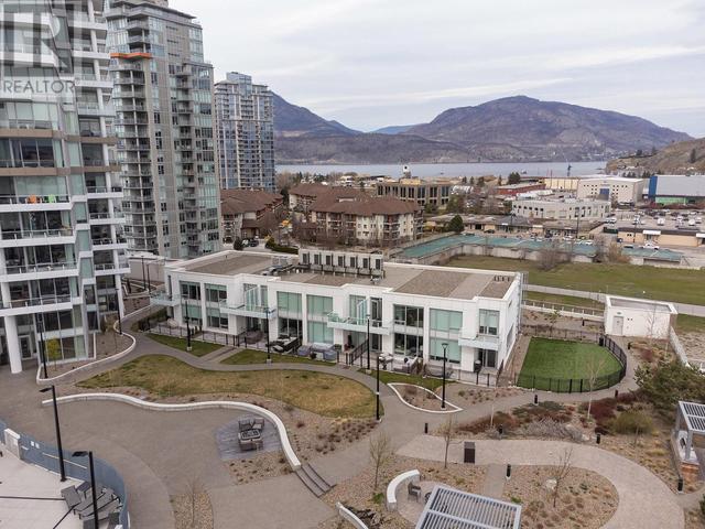 411 - 1181 Sunset Drive, House attached with 3 bedrooms, 2 bathrooms and null parking in Kelowna BC | Image 2