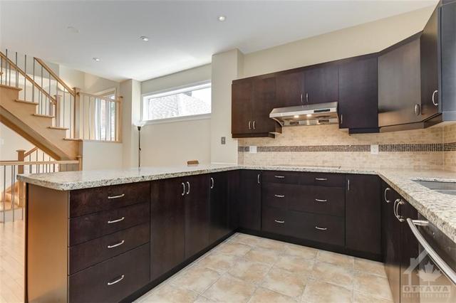 32 Leonard Avenue, Home with 3 bedrooms, 4 bathrooms and 2 parking in Ottawa ON | Image 11