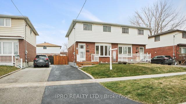 296 Porter St, House semidetached with 3 bedrooms, 2 bathrooms and 3 parking in Oshawa ON | Image 1