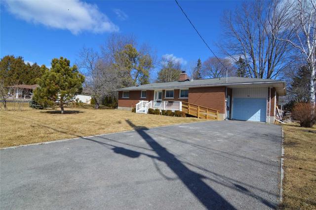 44 Hamilton Ave, House detached with 2 bedrooms, 2 bathrooms and 7 parking in Cobourg ON | Image 1
