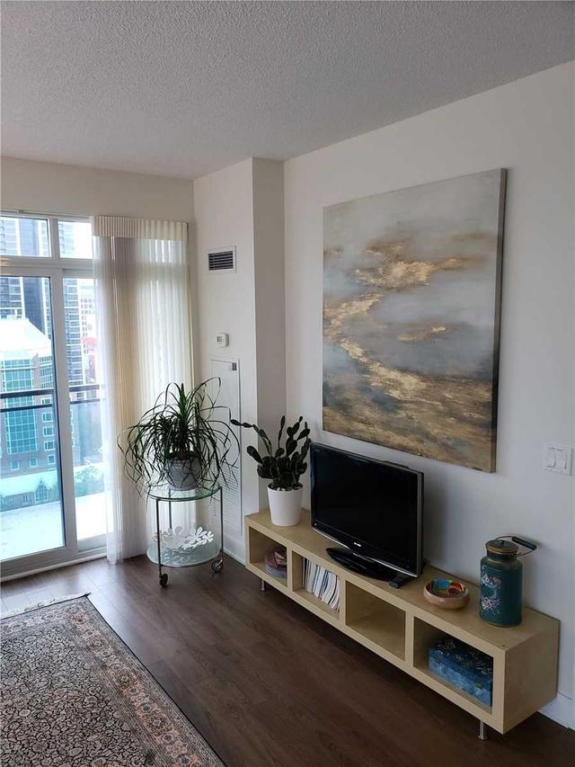 1706 - 28 Linden St, Condo with 2 bedrooms, 2 bathrooms and 1 parking in Toronto ON | Image 3