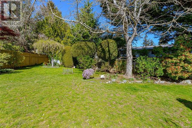 4918 Alamida Cres, House detached with 3 bedrooms, 2 bathrooms and 4 parking in Saanich BC | Image 48