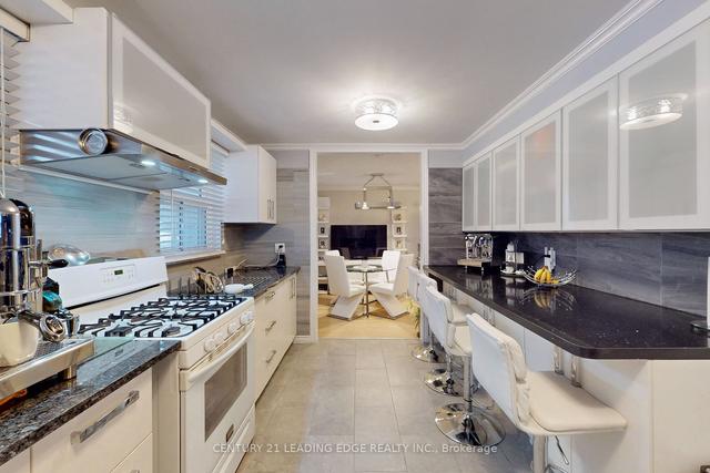 24 Deekshill Dr, House detached with 4 bedrooms, 4 bathrooms and 4 parking in Toronto ON | Image 3
