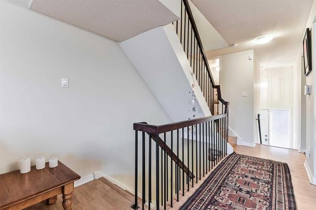 86 Flaming Rose Way, Townhouse with 3 bedrooms, 3 bathrooms and 1 parking in Toronto ON | Image 3