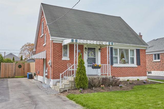 401 Elgin St E, House detached with 3 bedrooms, 2 bathrooms and 3 parking in Oshawa ON | Card Image