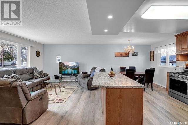924 Iroquois Street W, House detached with 3 bedrooms, 2 bathrooms and null parking in Moose Jaw SK | Image 7