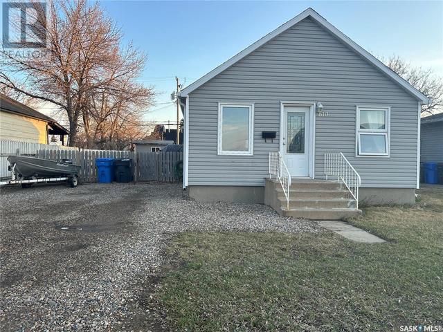 610 Fifth Street, House detached with 2 bedrooms, 1 bathrooms and null parking in Estevan SK | Image 1