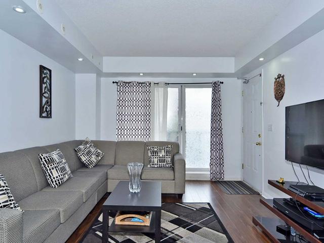 2060 - 3047 Finch Ave W, Townhouse with 2 bedrooms, 2 bathrooms and 1 parking in Toronto ON | Image 2