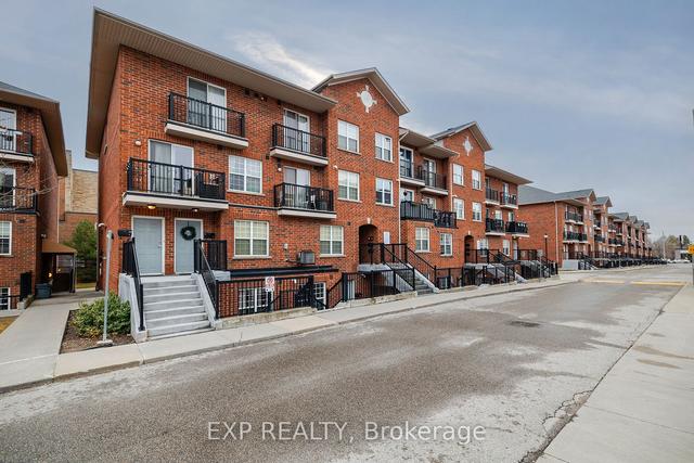 105 - 35 Strangford Lane, Townhouse with 2 bedrooms, 2 bathrooms and 1 parking in Toronto ON | Image 1