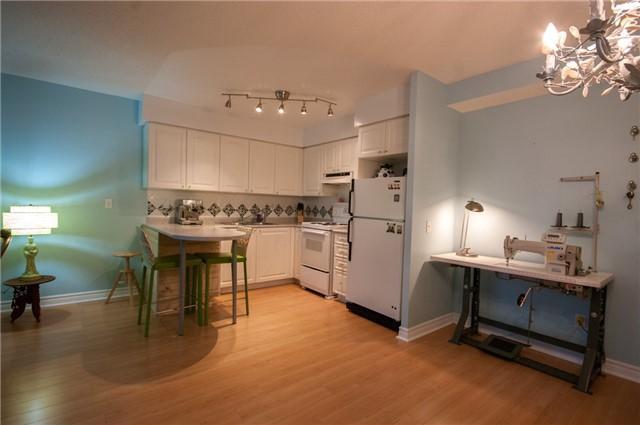 1001 - 238 Doris Ave, Condo with 1 bedrooms, 1 bathrooms and 1 parking in Toronto ON | Image 5