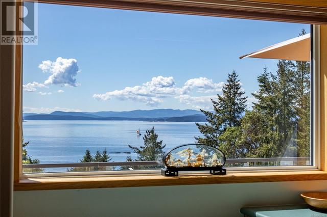 3731 Privateers Rd, House detached with 4 bedrooms, 2 bathrooms and 5 parking in Southern Gulf Islands BC | Image 8