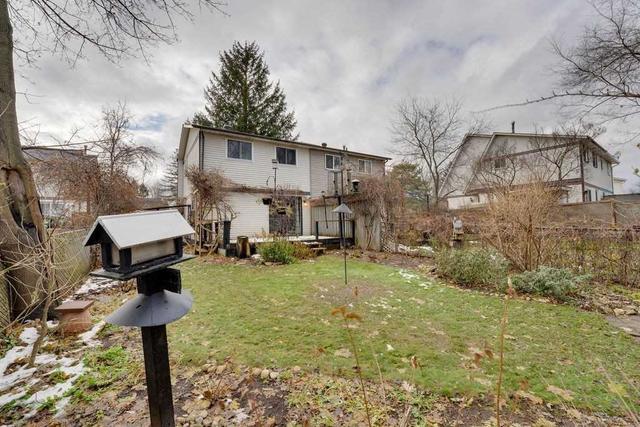 25 Wilde Pl, House semidetached with 3 bedrooms, 1 bathrooms and 5 parking in Barrie ON | Image 3
