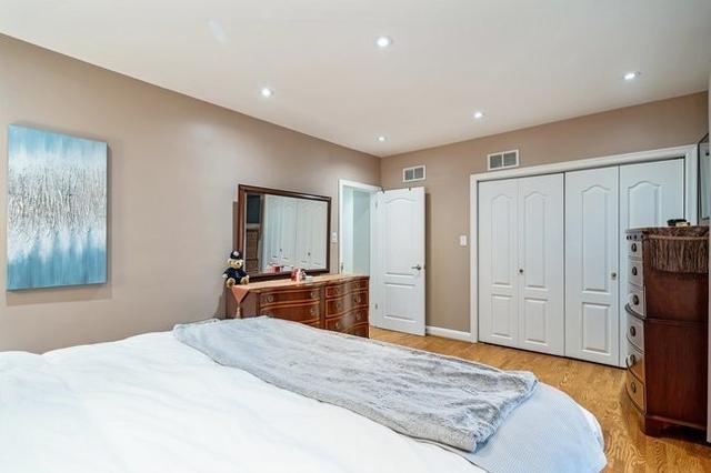 22 Cranleigh Crt, House detached with 3 bedrooms, 2 bathrooms and 10 parking in Toronto ON | Image 11