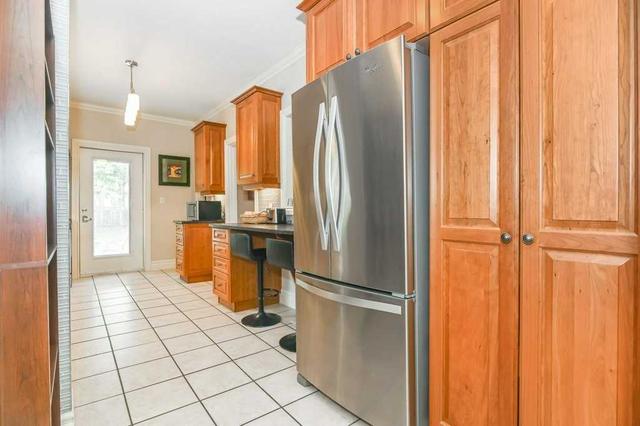 39 Delhi St, House detached with 3 bedrooms, 3 bathrooms and 2 parking in Guelph ON | Image 2