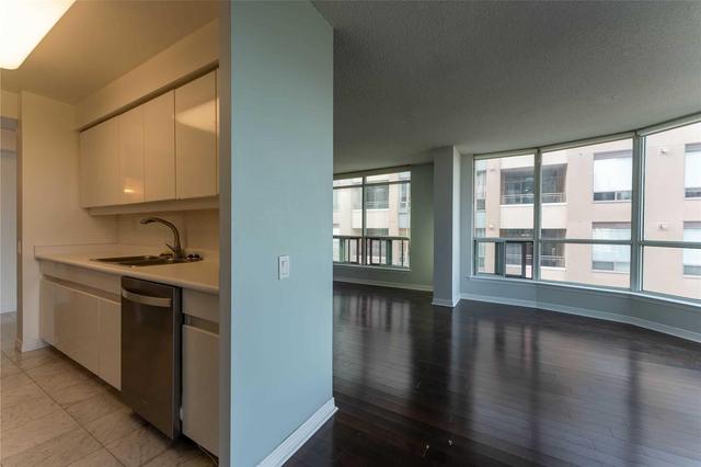 1002 - 942 Yonge St, Condo with 2 bedrooms, 2 bathrooms and 2 parking in Toronto ON | Image 7