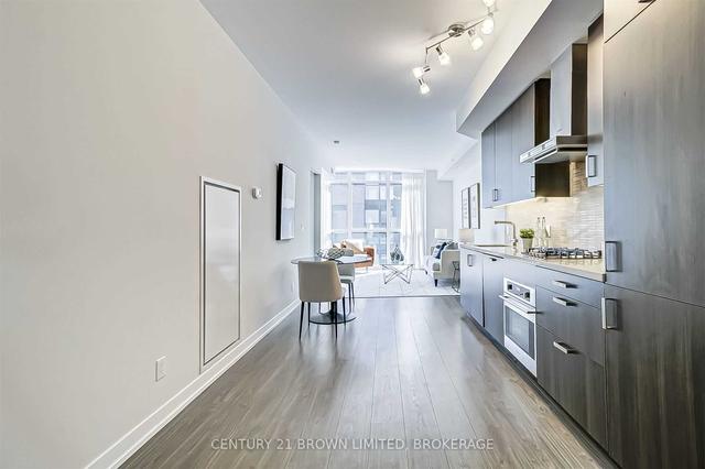502 - 36 Howard Park Ave, Condo with 1 bedrooms, 1 bathrooms and 1 parking in Toronto ON | Image 2