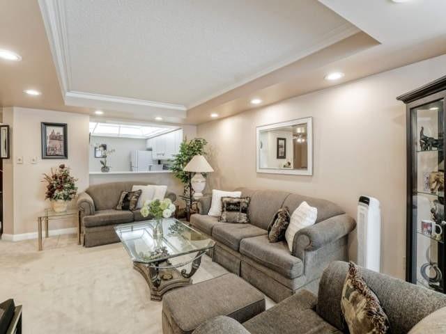 205 - 24 Hanover Rd, Condo with 1 bedrooms, 1 bathrooms and 2 parking in Brampton ON | Image 2