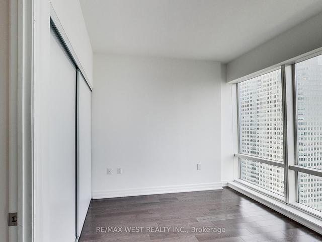 4407 - 8 The Esplanade Ave, Condo with 2 bedrooms, 2 bathrooms and 1 parking in Toronto ON | Image 10