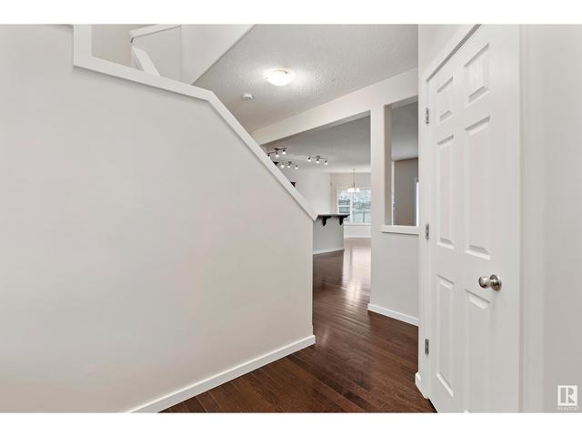 8715 10 Av Sw, House detached with 4 bedrooms, 3 bathrooms and 4 parking in Edmonton AB | Image 3