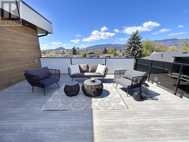 2175 Aberdeen Street, House attached with 3 bedrooms, 2 bathrooms and 2 parking in Kelowna BC | Image 24