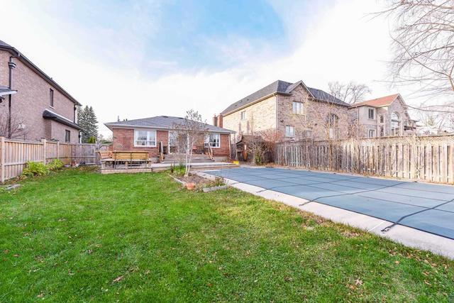 490 Avonwood Dr, House detached with 2 bedrooms, 2 bathrooms and 4 parking in Mississauga ON | Image 25