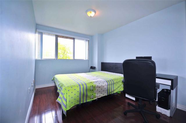 298 - 165 Cherokee Blvd, Townhouse with 4 bedrooms, 2 bathrooms and 1 parking in Toronto ON | Image 5