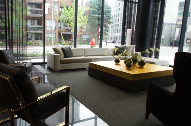 1408 - 32 Davenport Rd, Condo with 2 bedrooms, 2 bathrooms and 1 parking in Toronto ON | Image 2