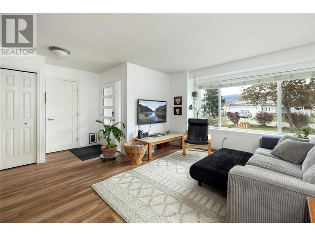 742 Southwind Drive, House detached with 3 bedrooms, 2 bathrooms and 4 parking in Kelowna BC | Image 8