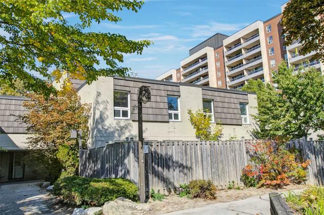 8 - 27 Four Winds Dr, Townhouse with 3 bedrooms, 3 bathrooms and 1 parking in Toronto ON | Card Image