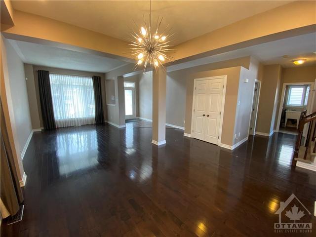 260 Flodden Way, House detached with 4 bedrooms, 3 bathrooms and 4 parking in Ottawa ON | Image 3