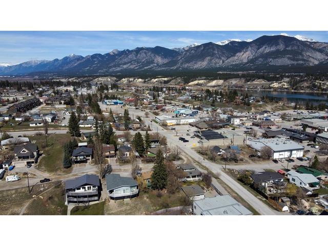 809 14th Street, House detached with 2 bedrooms, 2 bathrooms and null parking in Invermere BC | Image 61