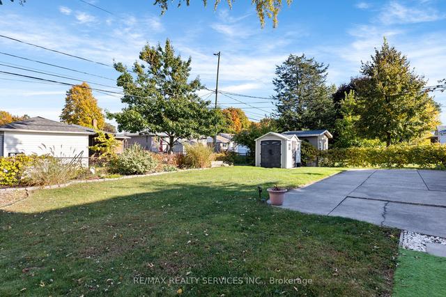 1032 Lauzon Rd, House detached with 4 bedrooms, 2 bathrooms and 6 parking in Windsor ON | Image 24