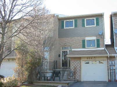 864 Hyland St, House attached with 3 bedrooms, 2 bathrooms and 3 parking in Whitby ON | Image 1