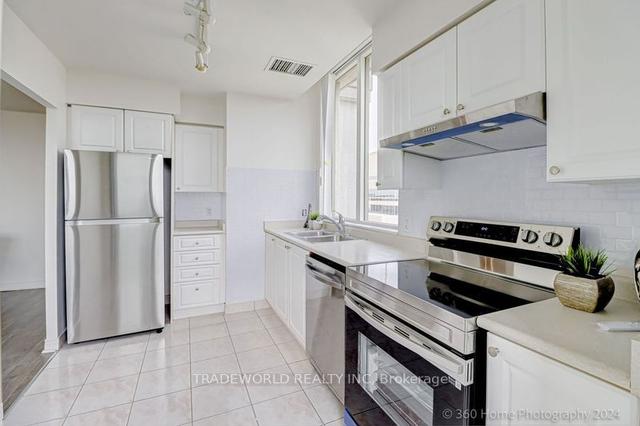 ph205 - 256 Doris Ave, Condo with 2 bedrooms, 2 bathrooms and 1 parking in Toronto ON | Image 4