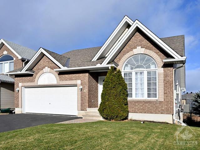 52 Lloydalex Crescent, House detached with 5 bedrooms, 3 bathrooms and 4 parking in Ottawa ON | Image 2
