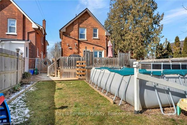 25 Wells Ave, House detached with 3 bedrooms, 1 bathrooms and 3 parking in Brantford ON | Image 7
