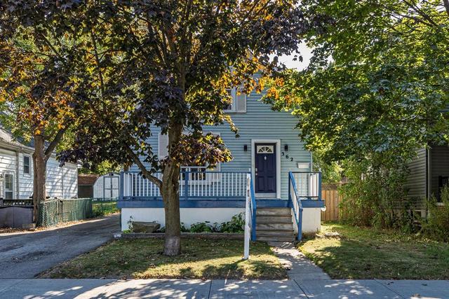 362 Queensdale Avenue E, House detached with 2 bedrooms, 1 bathrooms and 4 parking in Hamilton ON | Image 2