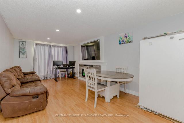 303 - 30 Bridge St, Condo with 2 bedrooms, 1 bathrooms and 1 parking in Kitchener ON | Image 2