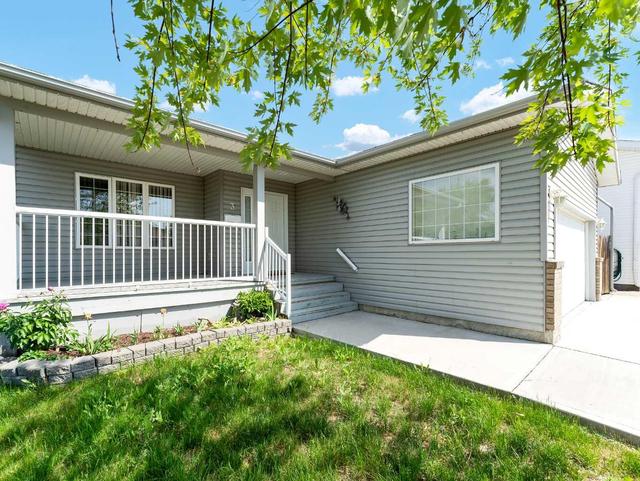 3 Sage Close Se, House detached with 5 bedrooms, 2 bathrooms and 2 parking in Medicine Hat AB | Image 3