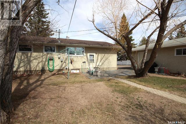 221 31st Street, House detached with 3 bedrooms, 2 bathrooms and null parking in Battleford SK | Image 23
