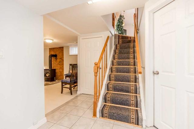 392 Codrington St, House detached with 2 bedrooms, 2 bathrooms and 5 parking in Barrie ON | Image 15