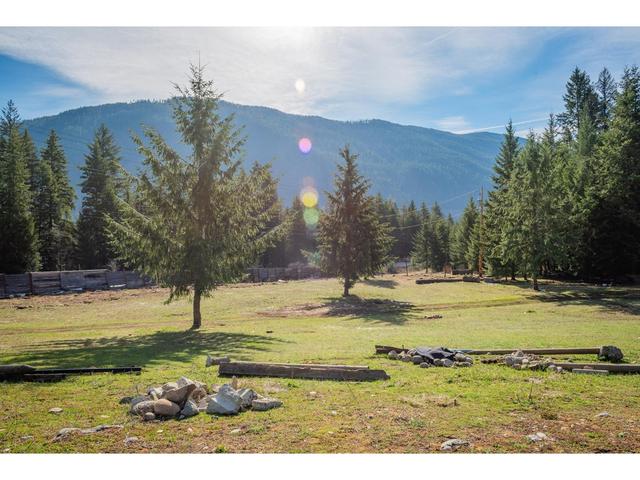 2621 Highway 3a, House detached with 2 bedrooms, 1 bathrooms and null parking in Central Kootenay I BC | Image 45